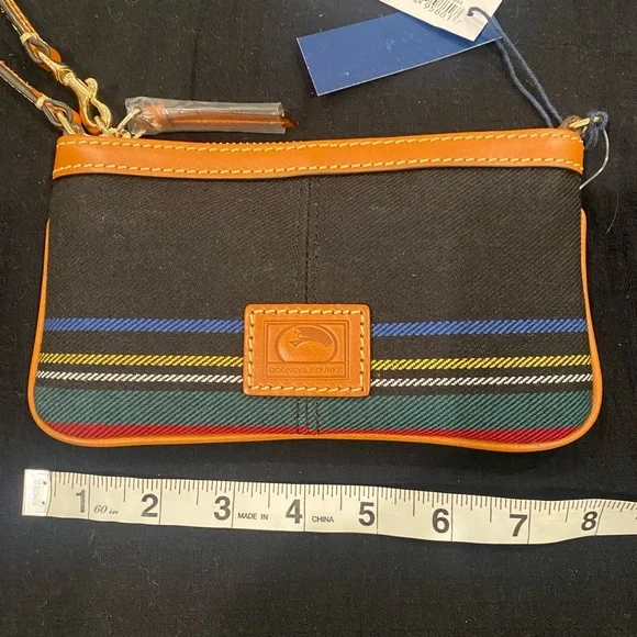 DOONEY & BOURKElarge zip wristlet! Such a pretty plaid with tan leather trim!